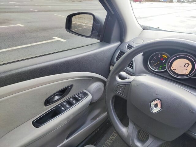 Белый Рено Меган, объемом двигателя 1.5 л и пробегом 164 тыс. км за 6750 $, фото 7 на Automoto.ua