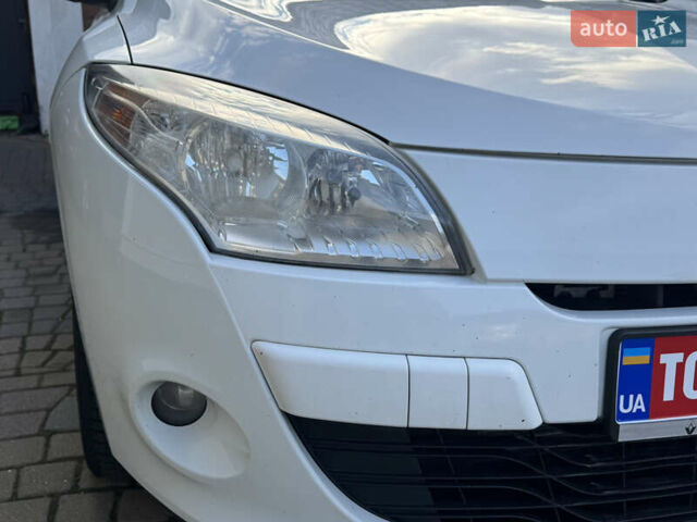 Белый Рено Меган, объемом двигателя 1.6 л и пробегом 238 тыс. км за 6450 $, фото 43 на Automoto.ua