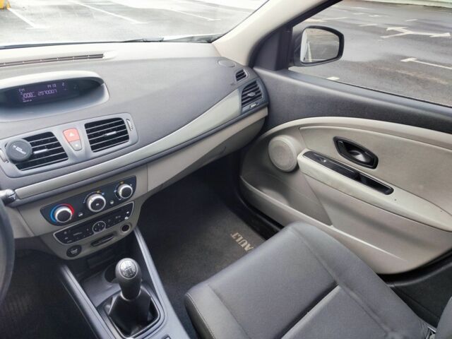 Белый Рено Меган, объемом двигателя 1.5 л и пробегом 164 тыс. км за 6750 $, фото 9 на Automoto.ua