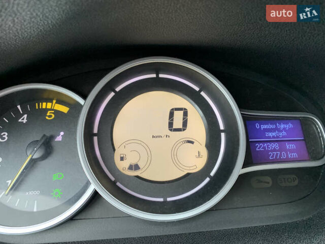 Белый Рено Меган, объемом двигателя 1.5 л и пробегом 221 тыс. км за 7200 $, фото 31 на Automoto.ua