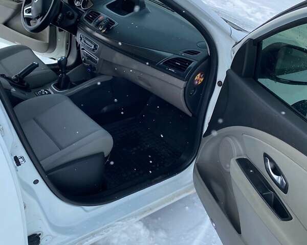 Белый Рено Меган, объемом двигателя 1.46 л и пробегом 253 тыс. км за 7500 $, фото 5 на Automoto.ua