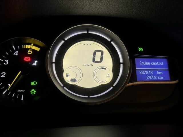 Белый Рено Меган, объемом двигателя 1.5 л и пробегом 250 тыс. км за 7700 $, фото 3 на Automoto.ua