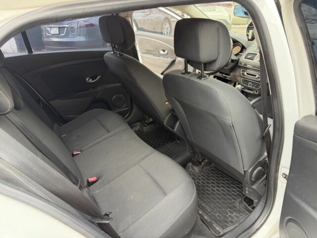 Белый Рено Меган, объемом двигателя 1.5 л и пробегом 300 тыс. км за 7100 $, фото 9 на Automoto.ua