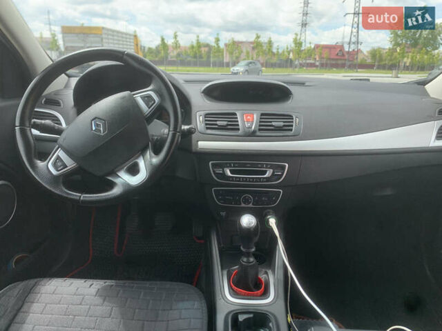 Белый Рено Меган, объемом двигателя 1.5 л и пробегом 216 тыс. км за 7200 $, фото 6 на Automoto.ua