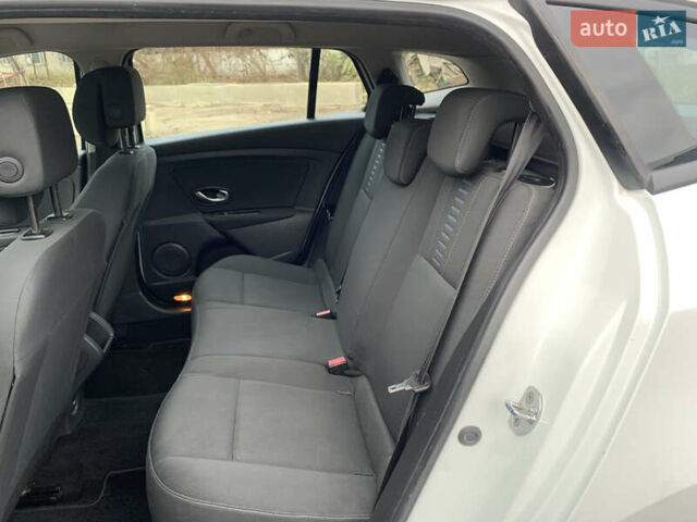 Белый Рено Меган, объемом двигателя 1.5 л и пробегом 221 тыс. км за 7200 $, фото 17 на Automoto.ua