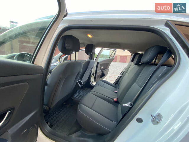 Белый Рено Меган, объемом двигателя 1.46 л и пробегом 240 тыс. км за 6900 $, фото 12 на Automoto.ua