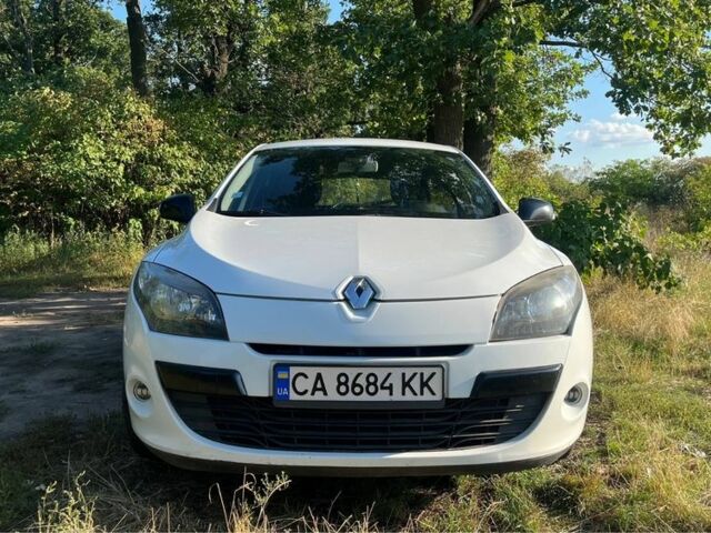 Білий Рено Меган, об'ємом двигуна 1.5 л та пробігом 268 тис. км за 5996 $, фото 4 на Automoto.ua
