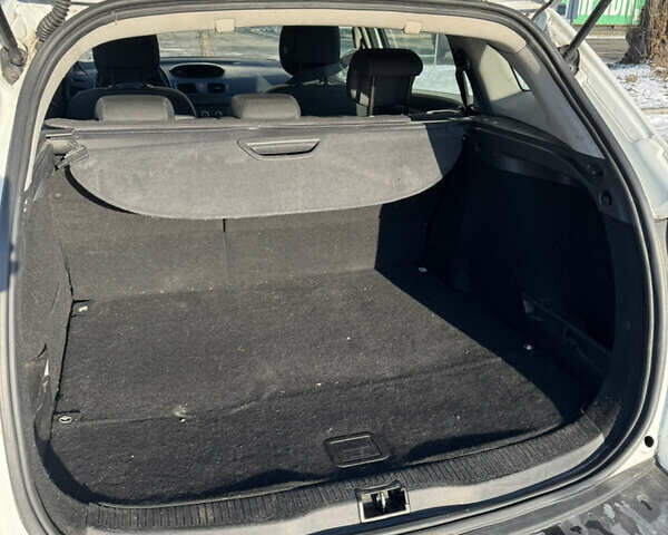 Белый Рено Меган, объемом двигателя 1.46 л и пробегом 296 тыс. км за 5999 $, фото 11 на Automoto.ua