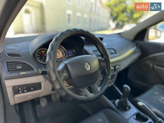Белый Рено Меган, объемом двигателя 1.46 л и пробегом 274 тыс. км за 5300 $, фото 5 на Automoto.ua