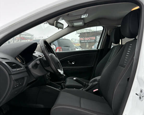 Белый Рено Меган, объемом двигателя 1.6 л и пробегом 250 тыс. км за 7100 $, фото 18 на Automoto.ua