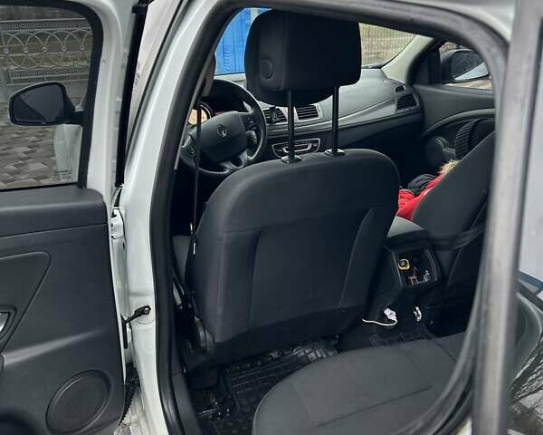 Белый Рено Меган, объемом двигателя 1.46 л и пробегом 255 тыс. км за 7500 $, фото 30 на Automoto.ua