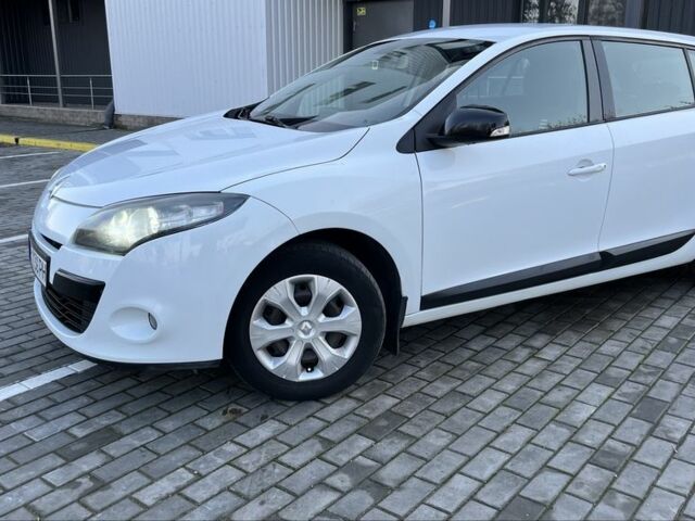 Белый Рено Меган, объемом двигателя 1.5 л и пробегом 250 тыс. км за 7700 $, фото 19 на Automoto.ua