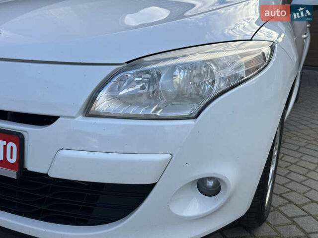 Белый Рено Меган, объемом двигателя 1.6 л и пробегом 238 тыс. км за 6450 $, фото 44 на Automoto.ua