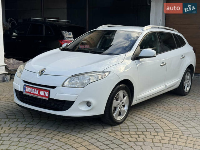 Белый Рено Меган, объемом двигателя 1.6 л и пробегом 238 тыс. км за 6450 $, фото 5 на Automoto.ua