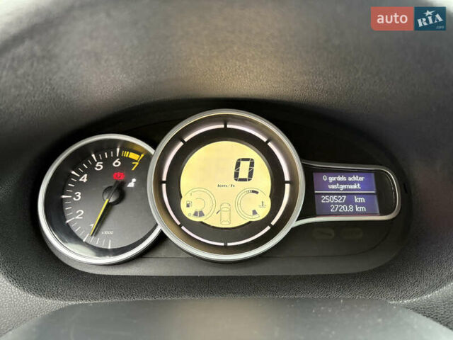 Белый Рено Меган, объемом двигателя 1.6 л и пробегом 250 тыс. км за 7100 $, фото 21 на Automoto.ua