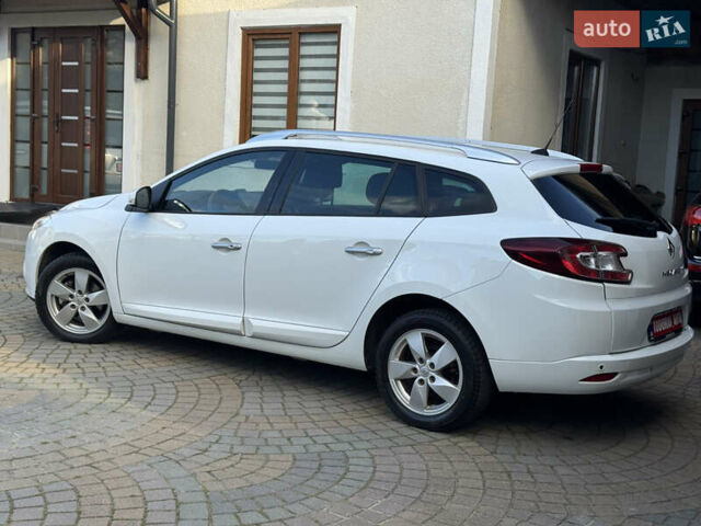 Белый Рено Меган, объемом двигателя 1.6 л и пробегом 238 тыс. км за 6450 $, фото 1 на Automoto.ua