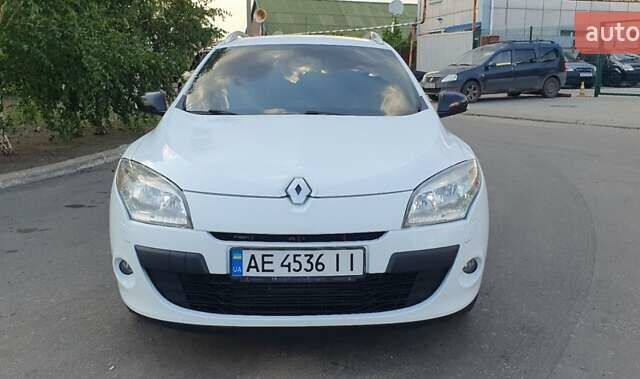 Білий Рено Меган, об'ємом двигуна 1.5 л та пробігом 180 тис. км за 8200 $, фото 1 на Automoto.ua