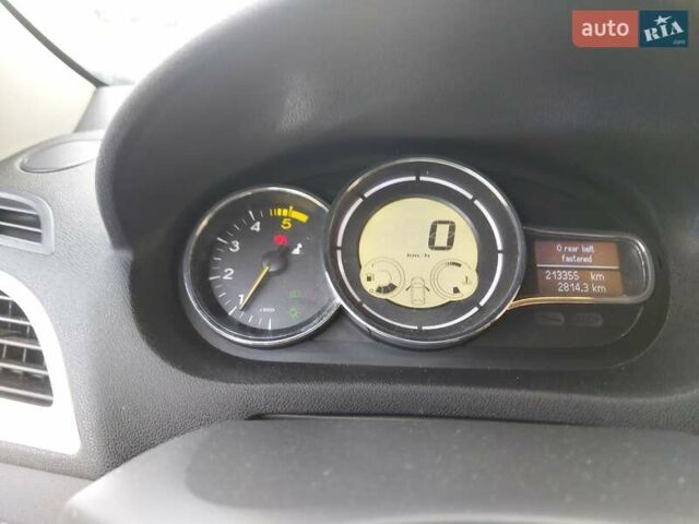 Белый Рено Меган, объемом двигателя 1.46 л и пробегом 213 тыс. км за 6800 $, фото 12 на Automoto.ua