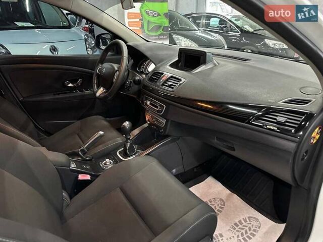 Белый Рено Меган, объемом двигателя 1.46 л и пробегом 332 тыс. км за 7699 $, фото 16 на Automoto.ua