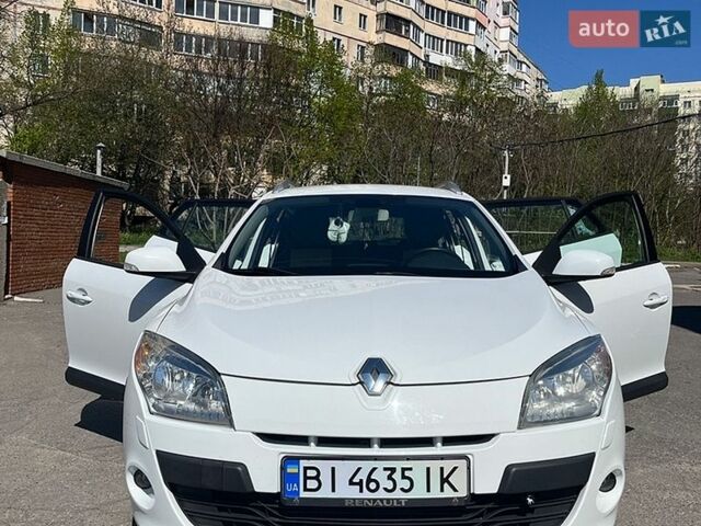 Белый Рено Меган, объемом двигателя 1.46 л и пробегом 227 тыс. км за 7500 $, фото 1 на Automoto.ua