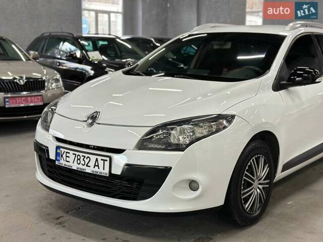 Белый Рено Меган, объемом двигателя 1.46 л и пробегом 332 тыс. км за 7699 $, фото 2 на Automoto.ua