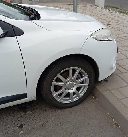 Білий Рено Меган, об'ємом двигуна 1.46 л та пробігом 267 тис. км за 6500 $, фото 32 на Automoto.ua