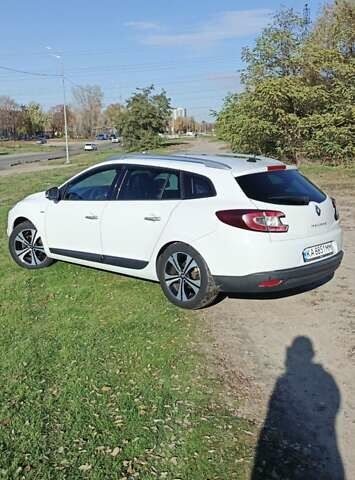 Рено Меган 2011 в Киеве на Automoto.ua Белый Рено Меган, объемом двигателя 1.87 л и пробегом 244 тыс. км за 6300 $, фото 12 на Automoto.ua