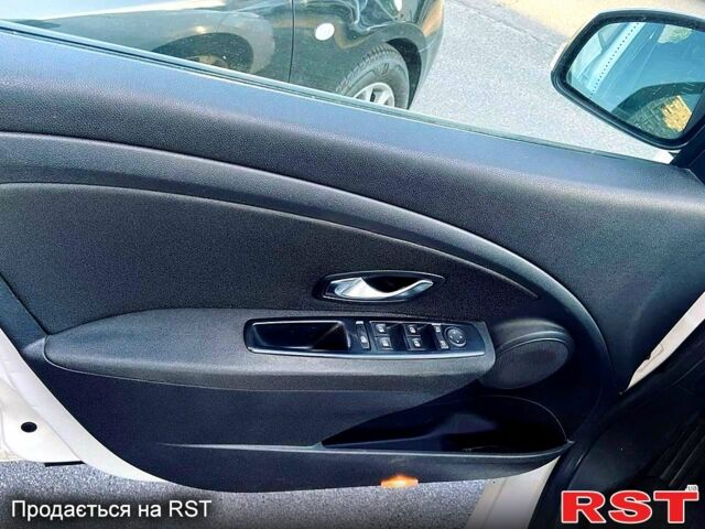 Белый Рено Меган, объемом двигателя 1.4 л и пробегом 295 тыс. км за 6400 $, фото 7 на Automoto.ua