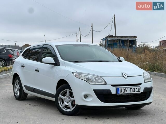 Белый Рено Меган, объемом двигателя 1.5 л и пробегом 250 тыс. км за 5900 $, фото 4 на Automoto.ua