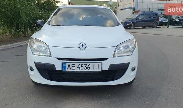 Білий Рено Меган, об'ємом двигуна 1.5 л та пробігом 180 тис. км за 8200 $, фото 3 на Automoto.ua