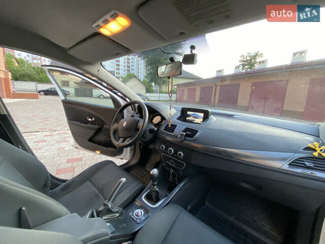 Белый Рено Меган, объемом двигателя 1.46 л и пробегом 240 тыс. км за 6900 $, фото 34 на Automoto.ua