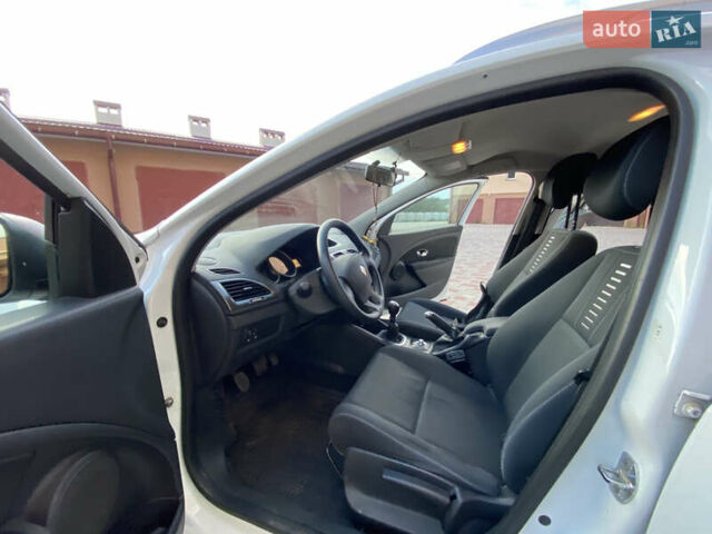 Белый Рено Меган, объемом двигателя 1.46 л и пробегом 240 тыс. км за 6900 $, фото 13 на Automoto.ua