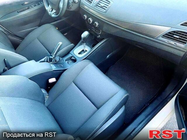 Белый Рено Меган, объемом двигателя 1.4 л и пробегом 295 тыс. км за 6400 $, фото 5 на Automoto.ua