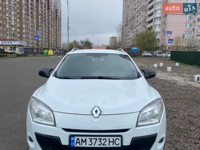 Белый Рено Меган, объемом двигателя 1.46 л и пробегом 291 тыс. км за 6799 $, фото 1 на Automoto.ua