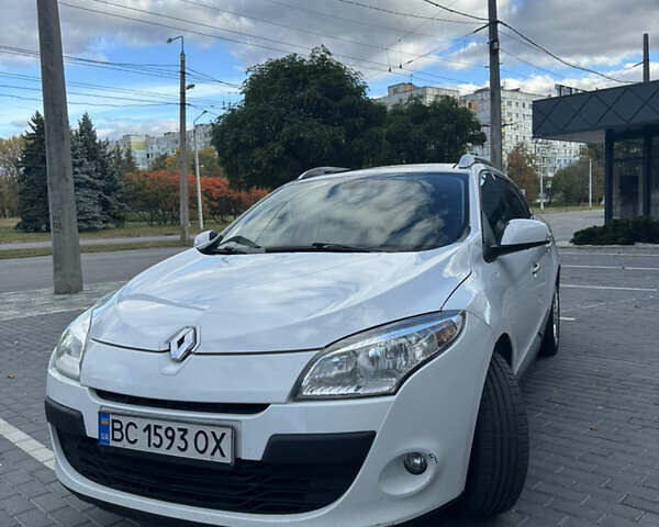 Белый Рено Меган, объемом двигателя 1.6 л и пробегом 206 тыс. км за 6800 $, фото 4 на Automoto.ua
