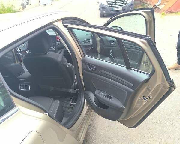 Білий Рено Меган, об'ємом двигуна 2.3 л та пробігом 230 тис. км за 11821 $, фото 4 на Automoto.ua