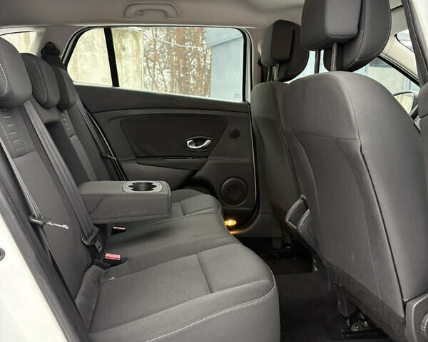 Белый Рено Меган, объемом двигателя 1.6 л и пробегом 250 тыс. км за 7100 $, фото 41 на Automoto.ua