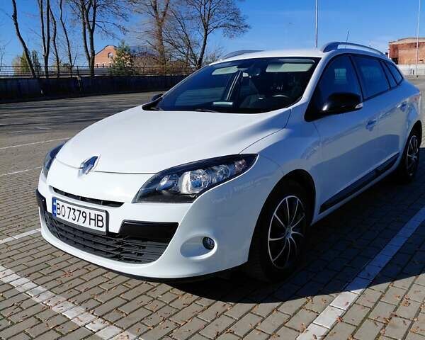 Белый Рено Меган, объемом двигателя 1.6 л и пробегом 234 тыс. км за 6700 $, фото 5 на Automoto.ua