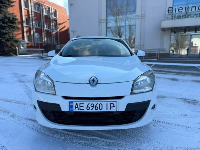 Белый Рено Меган, объемом двигателя 1.5 л и пробегом 208 тыс. км за 5950 $, фото 4 на Automoto.ua