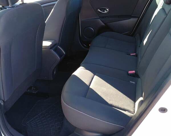 Белый Рено Меган, объемом двигателя 1.6 л и пробегом 234 тыс. км за 6700 $, фото 9 на Automoto.ua