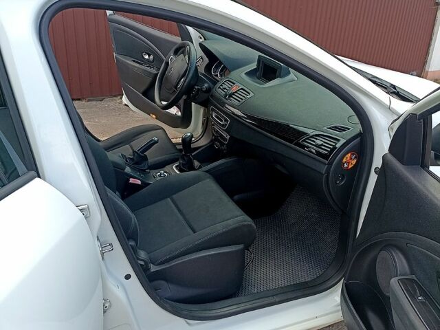 Белый Рено Меган, объемом двигателя 1.5 л и пробегом 270 тыс. км за 5800 $, фото 4 на Automoto.ua