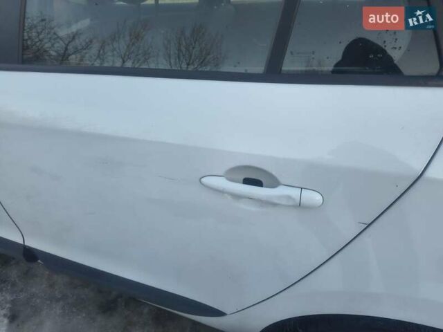 Белый Рено Меган, объемом двигателя 1.6 л и пробегом 193 тыс. км за 6300 $, фото 5 на Automoto.ua