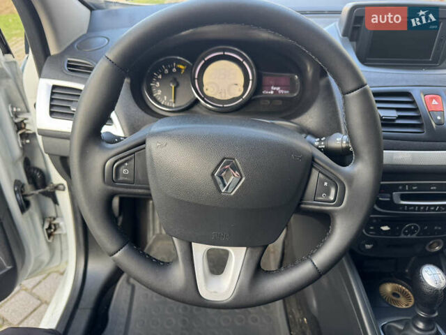 Белый Рено Меган, объемом двигателя 1.6 л и пробегом 238 тыс. км за 6450 $, фото 17 на Automoto.ua