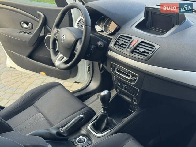 Белый Рено Меган, объемом двигателя 1.6 л и пробегом 238 тыс. км за 6450 $, фото 19 на Automoto.ua