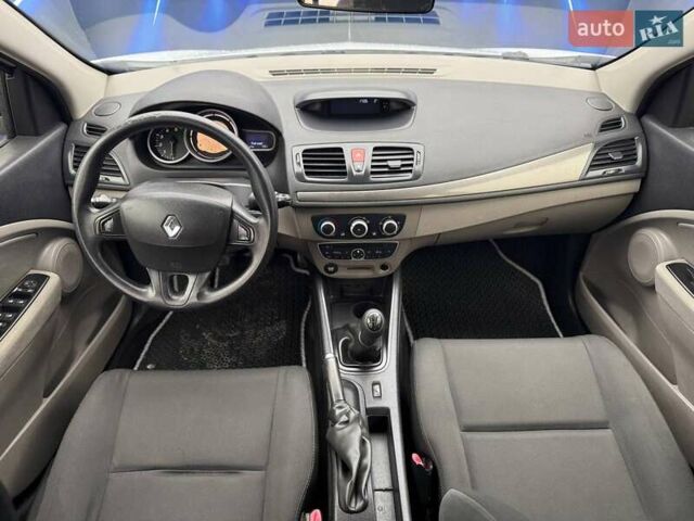 Білий Рено Меган, об'ємом двигуна 1.46 л та пробігом 198 тис. км за 6999 $, фото 7 на Automoto.ua