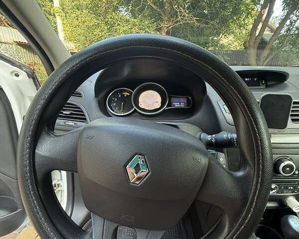 Білий Рено Меган, об'ємом двигуна 1.46 л та пробігом 156 тис. км за 7500 $, фото 20 на Automoto.ua