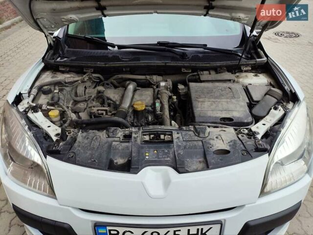 Белый Рено Меган, объемом двигателя 1.46 л и пробегом 246 тыс. км за 6700 $, фото 7 на Automoto.ua