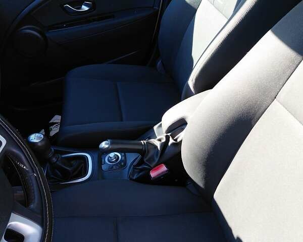 Белый Рено Меган, объемом двигателя 1.6 л и пробегом 234 тыс. км за 6700 $, фото 12 на Automoto.ua