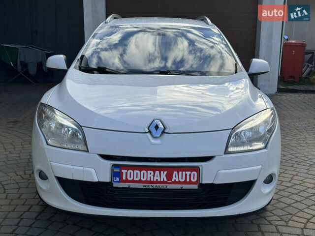 Белый Рено Меган, объемом двигателя 1.6 л и пробегом 238 тыс. км за 6450 $, фото 4 на Automoto.ua