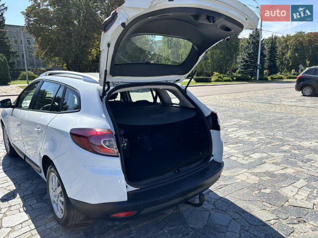 Белый Рено Меган, объемом двигателя 1.6 л и пробегом 259 тыс. км за 7700 $, фото 25 на Automoto.ua